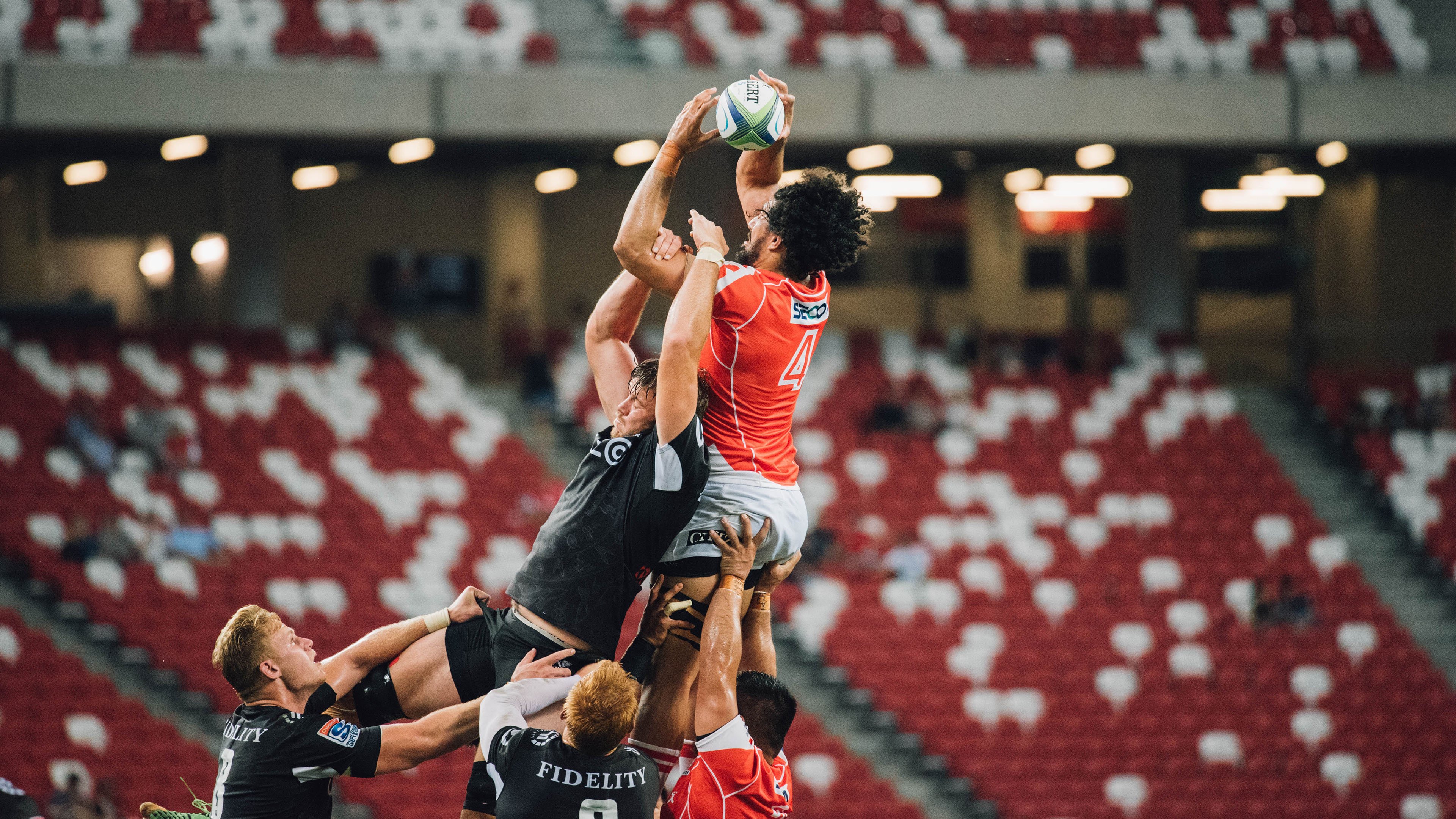 “宽板滑水:东三叉湖马鞍山赛场再度引领水上运动新风潮”